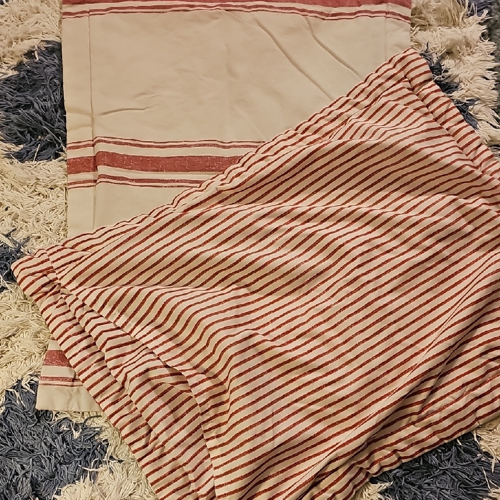 Lush Decor.